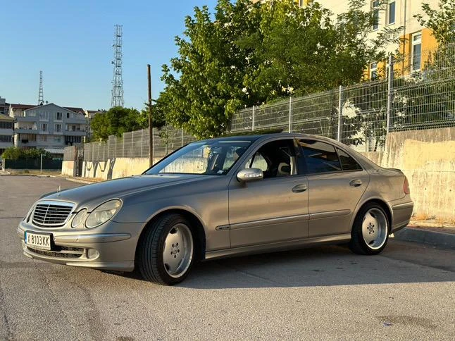 Mercedes-Benz E 320, снимка 3 - Автомобили и джипове - 48455186