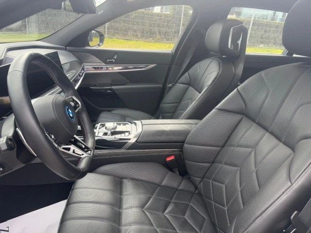 BMW i7 M70 xDrive - изображение 9