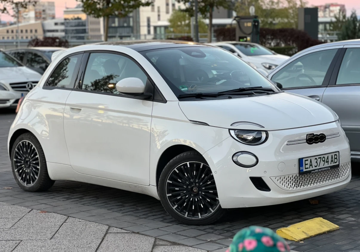 Fiat 500 E Icon, CarPlay, Camera, Sunroof, Heated seats, снимка 1