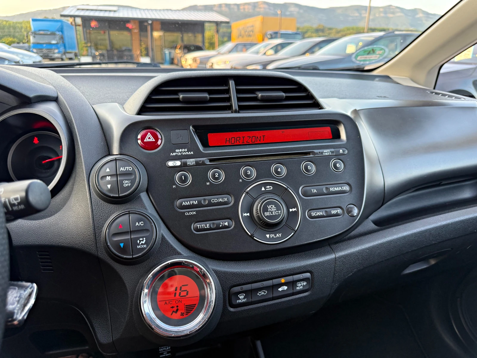 Honda Jazz 1.2 90кс Facelift - изображение 9
