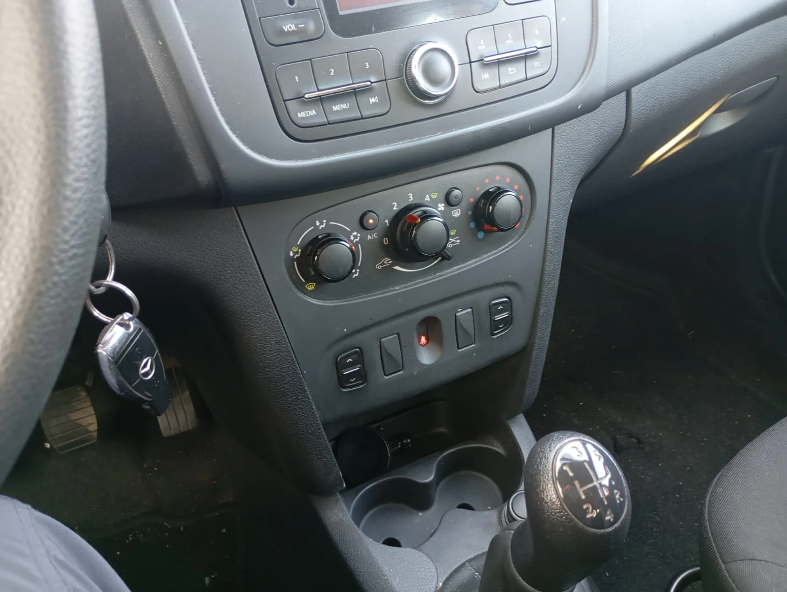 Dacia Logan 1.2/75клима - изображение 9
