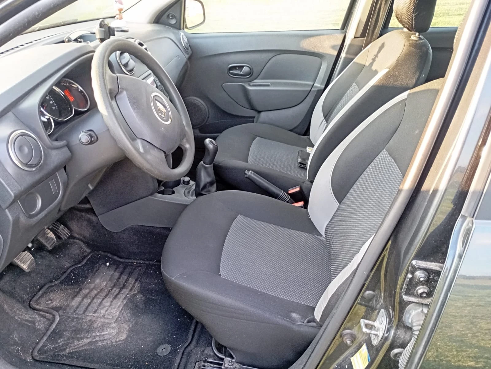 Dacia Logan 1.2/75клима - изображение 3