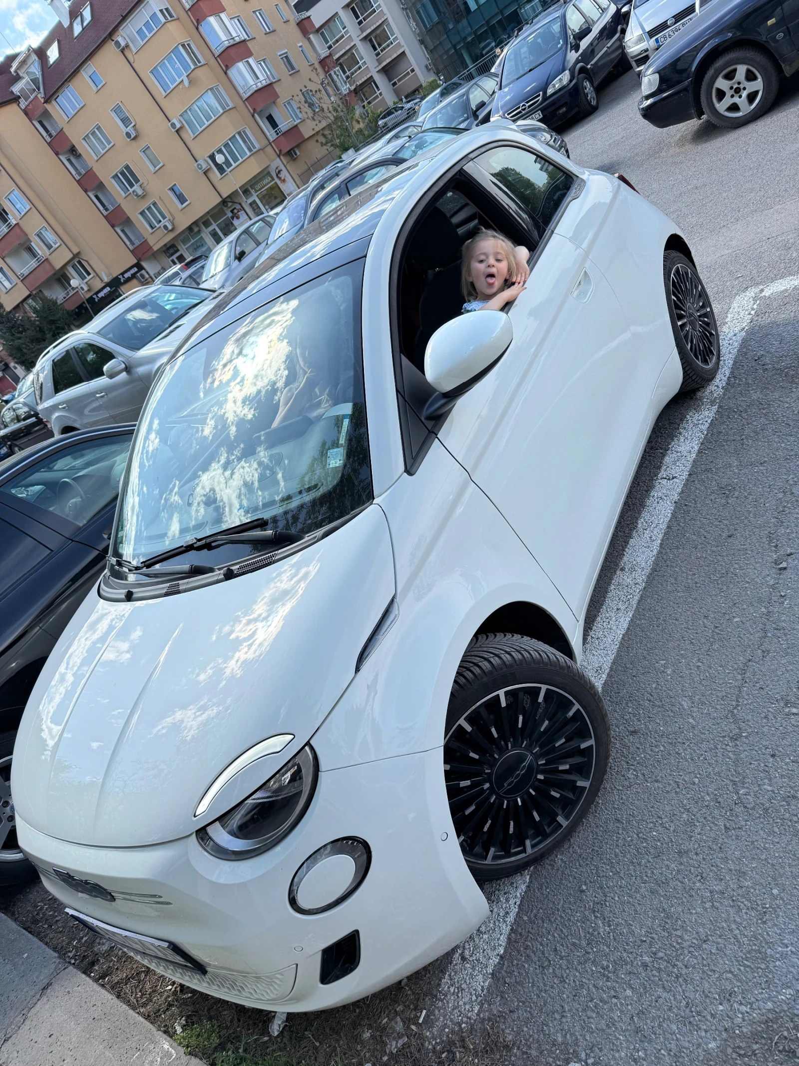 Fiat 500 E Icon, CarPlay, Camera, Sunroof, Heated seats - изображение 2
