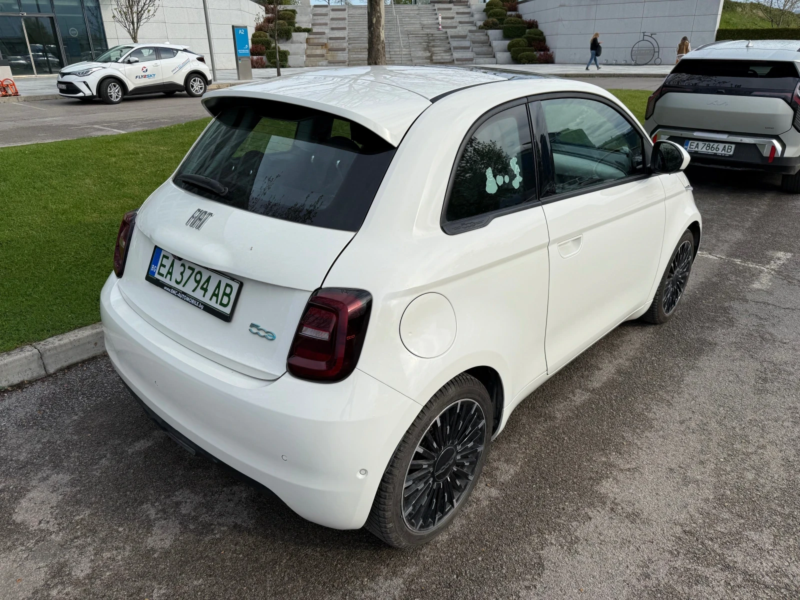 Fiat 500 E Icon, CarPlay, Camera, Sunroof, Heated seats - изображение 9
