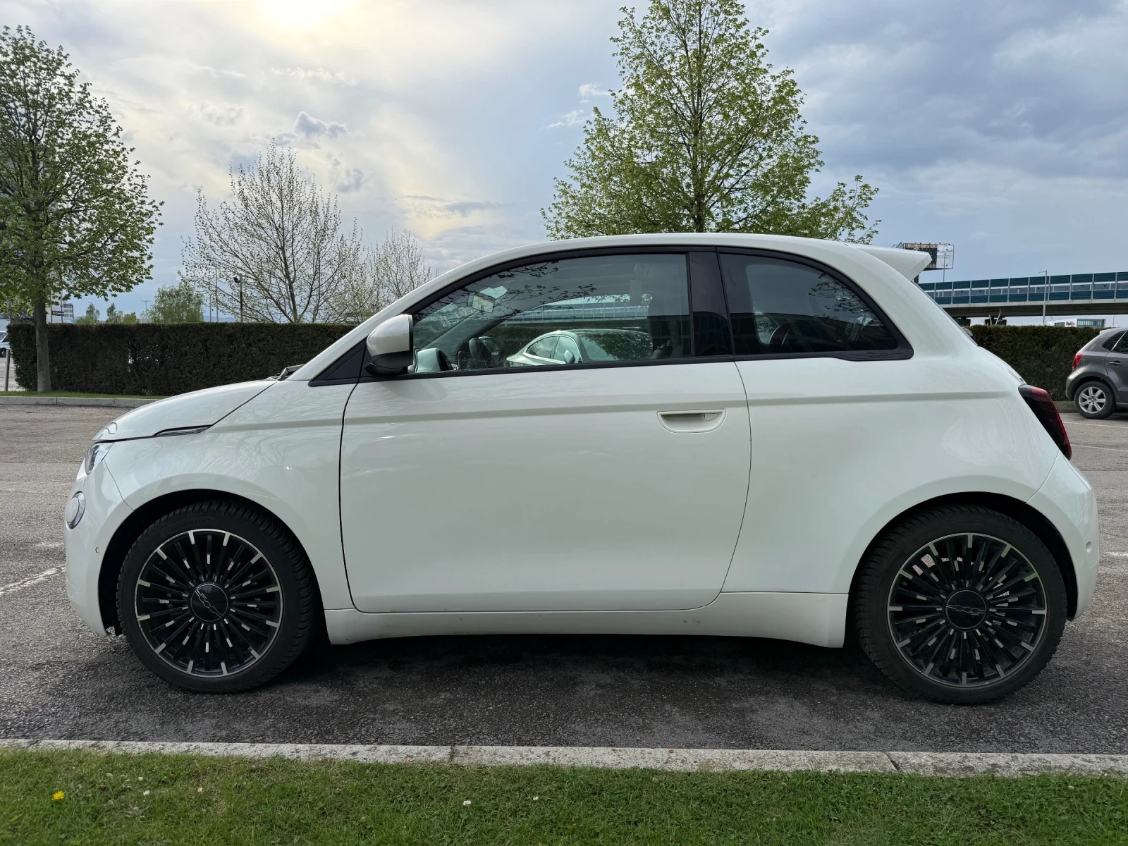 Fiat 500 E Icon, CarPlay, Camera, Sunroof, Heated seats - изображение 7
