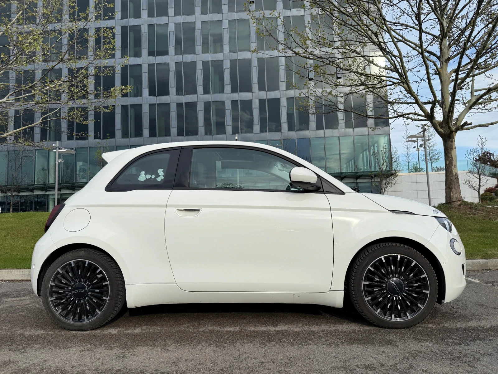 Fiat 500 E Icon, CarPlay, Camera, Sunroof, Heated seats - изображение 6