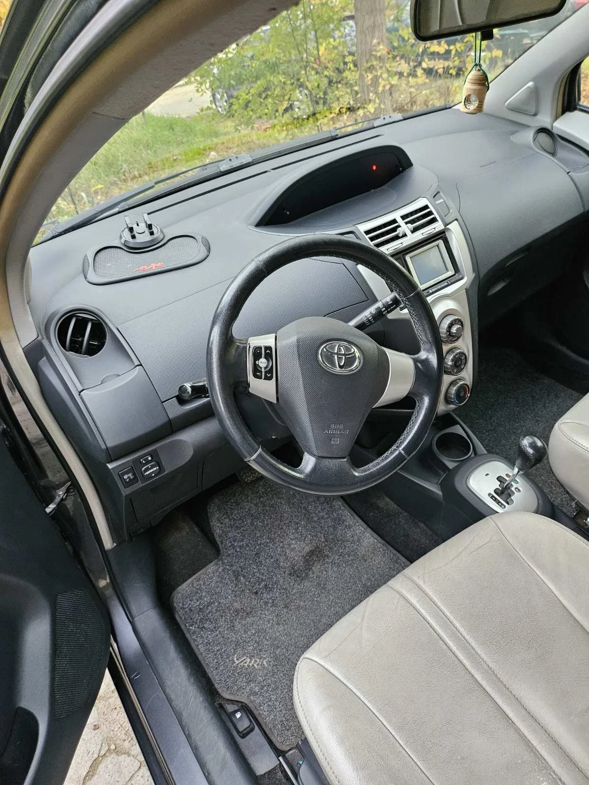 Toyota Yaris Бензин 1.3 - изображение 4