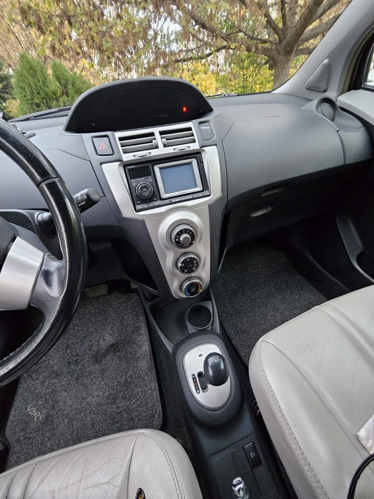 Toyota Yaris Бензин 1.3 - изображение 6