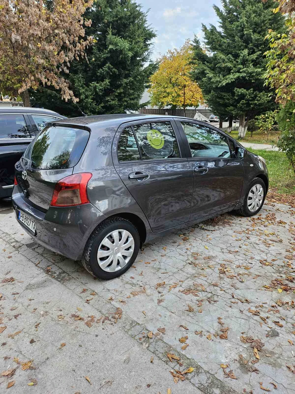 Toyota Yaris Бензин 1.3 - изображение 3