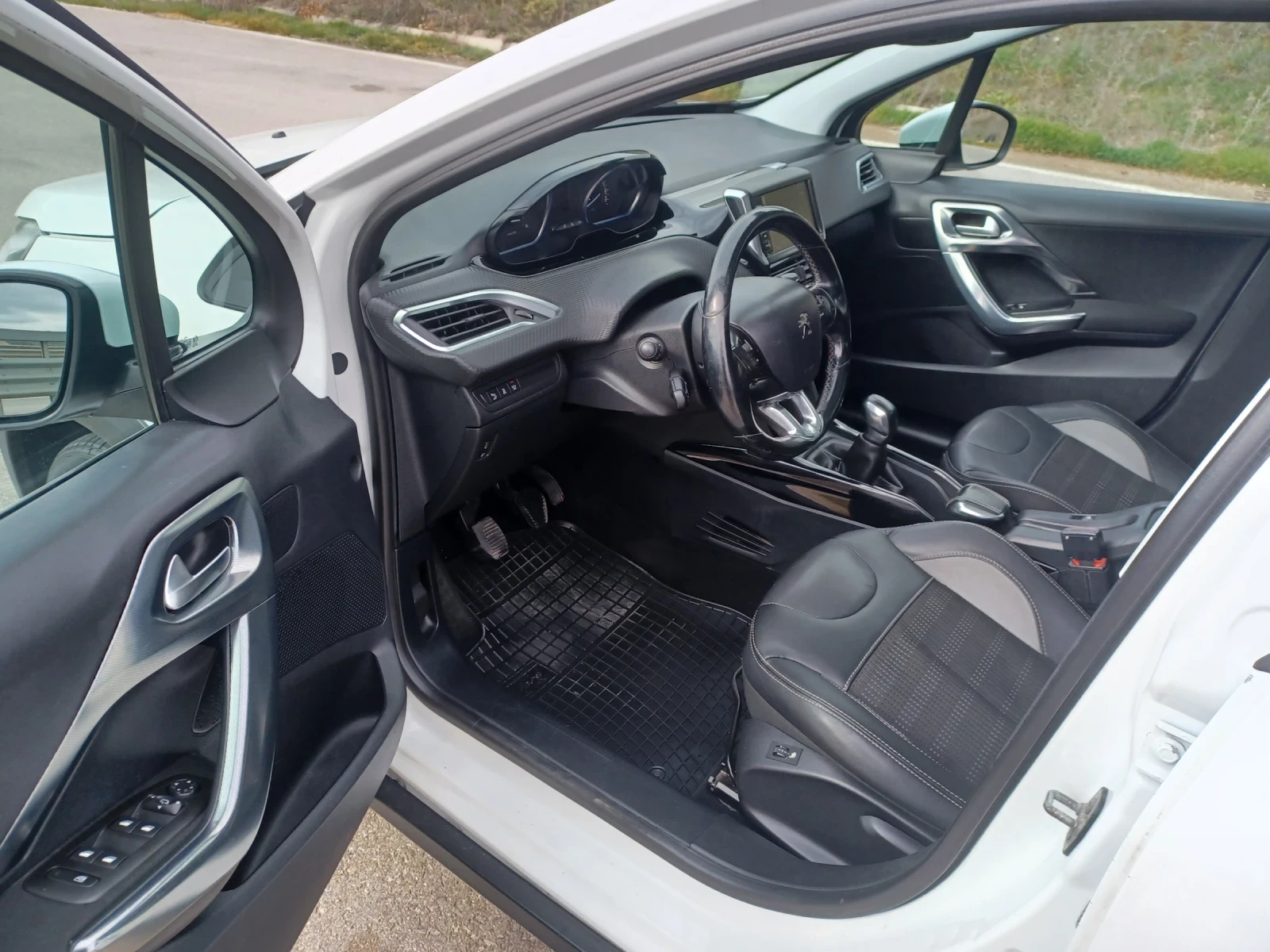 Peugeot 2008 1.6HDI, снимка 8 - Автомобили и джипове - 54031822