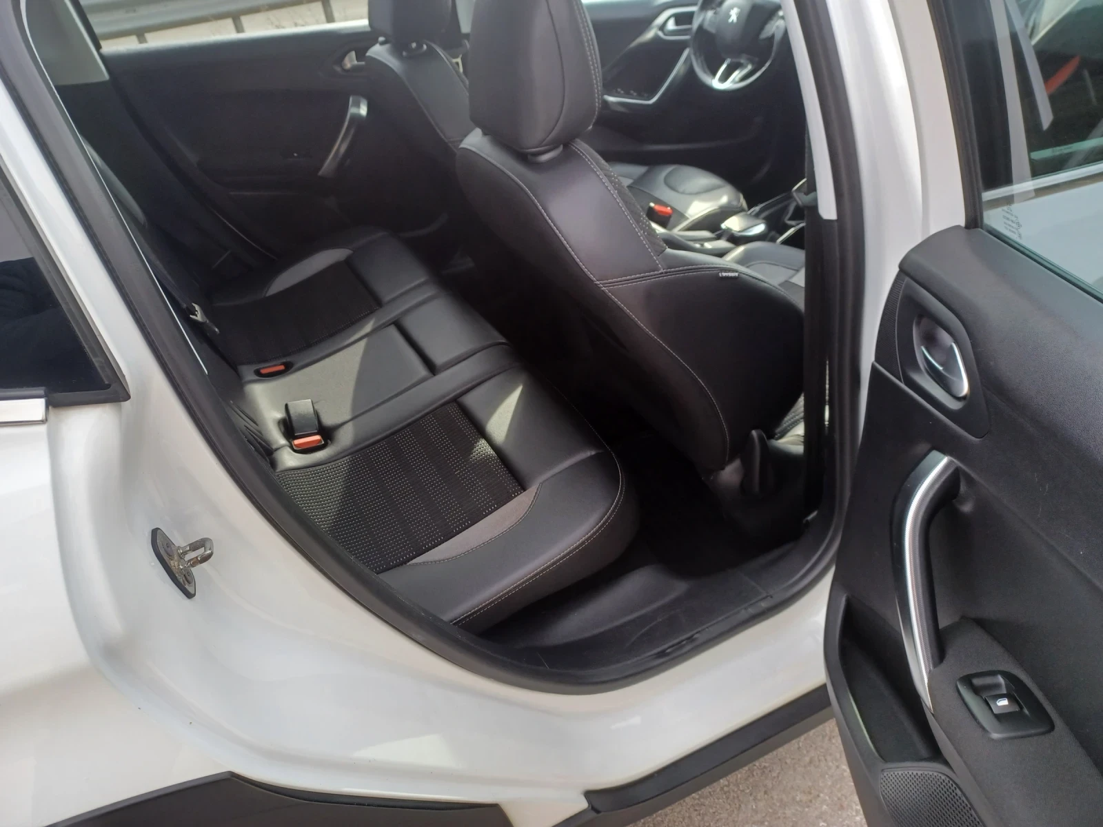 Peugeot 2008 1.6HDI, снимка 13 - Автомобили и джипове - 54031822