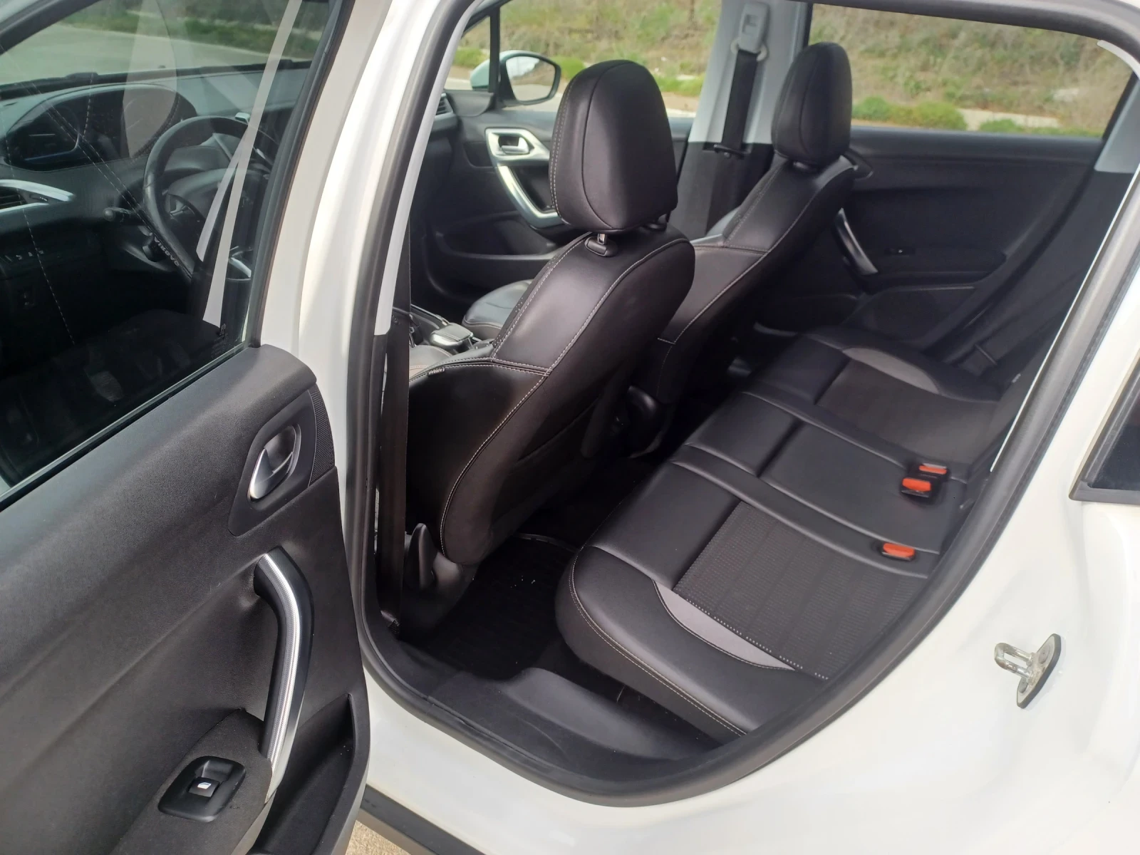 Peugeot 2008 1.6HDI, снимка 14 - Автомобили и джипове - 54031822