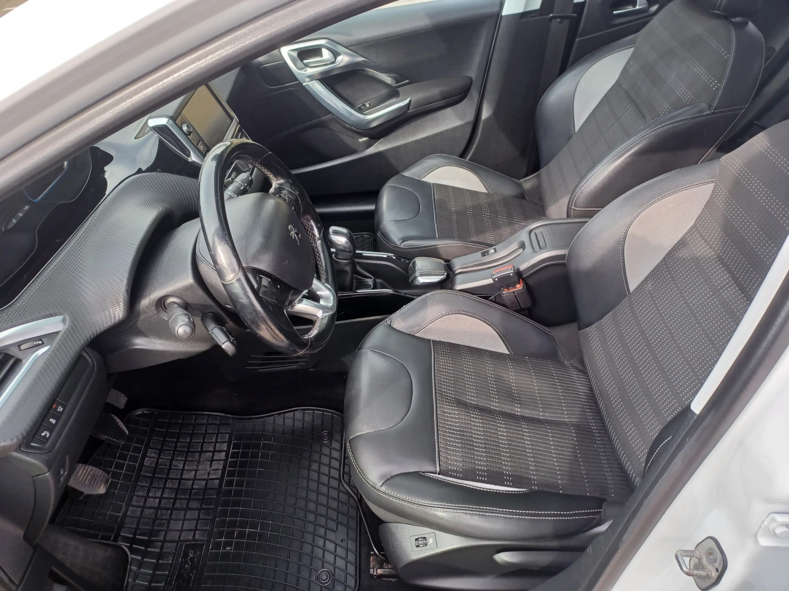 Peugeot 2008 1.6HDI, снимка 9 - Автомобили и джипове - 54031822