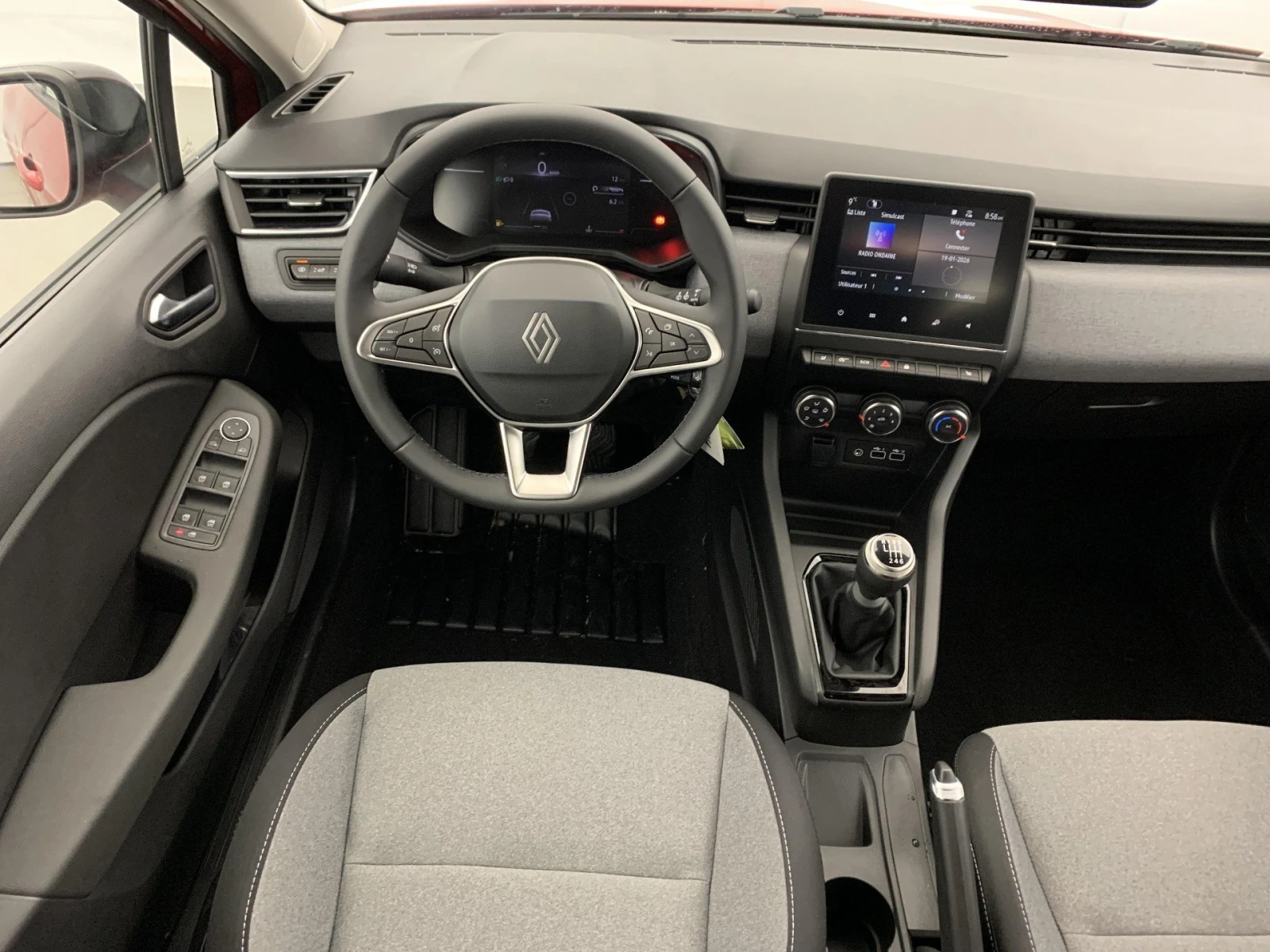 Renault Clio Evolution, снимка 10 - Автомобили и джипове - 54042619