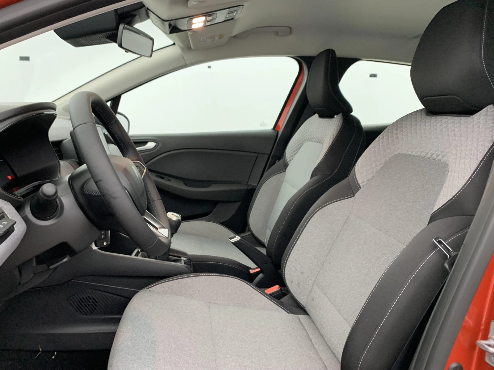 Renault Clio Evolution, снимка 12 - Автомобили и джипове - 54042619