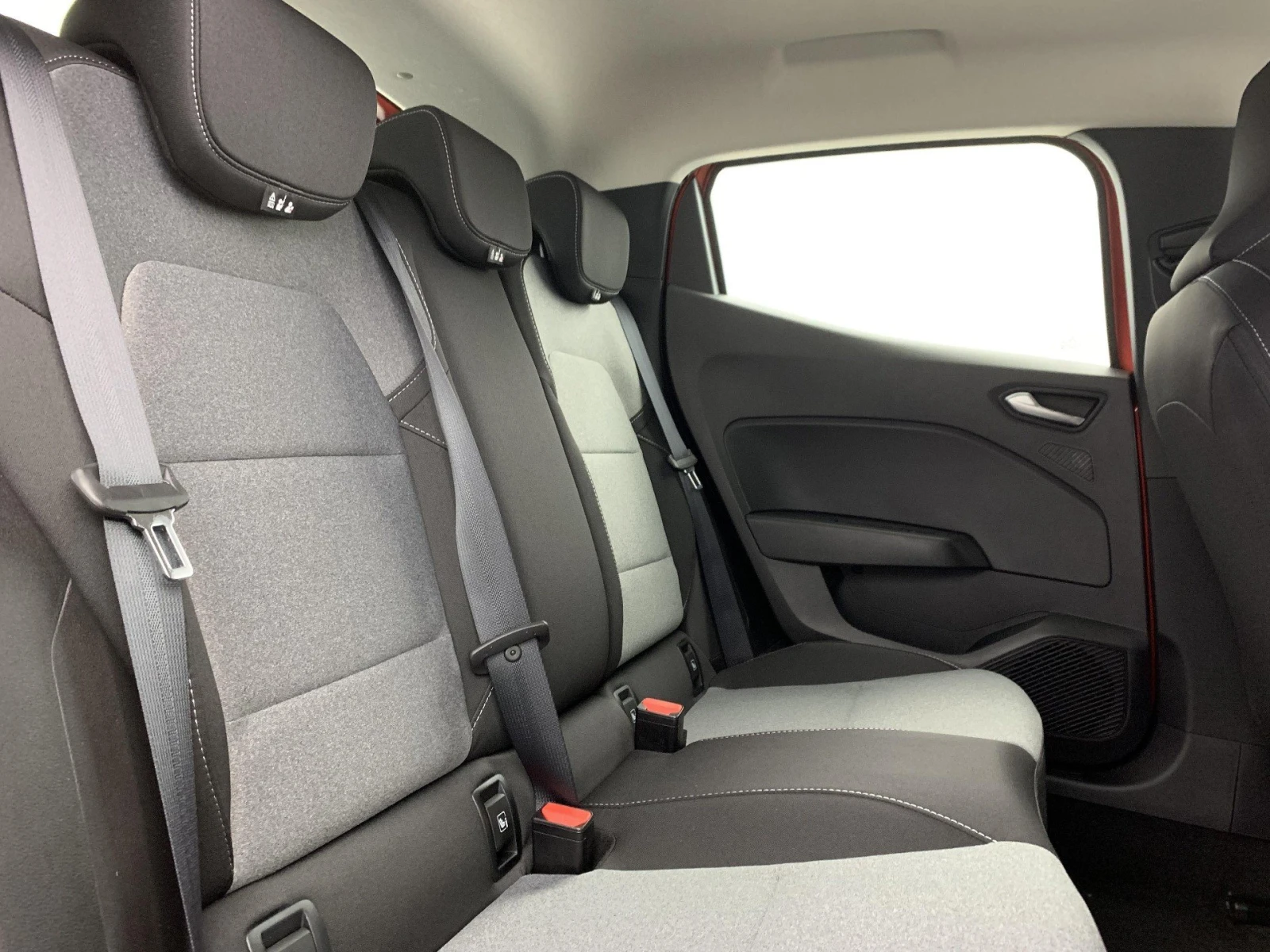 Renault Clio Evolution, снимка 16 - Автомобили и джипове - 54042619