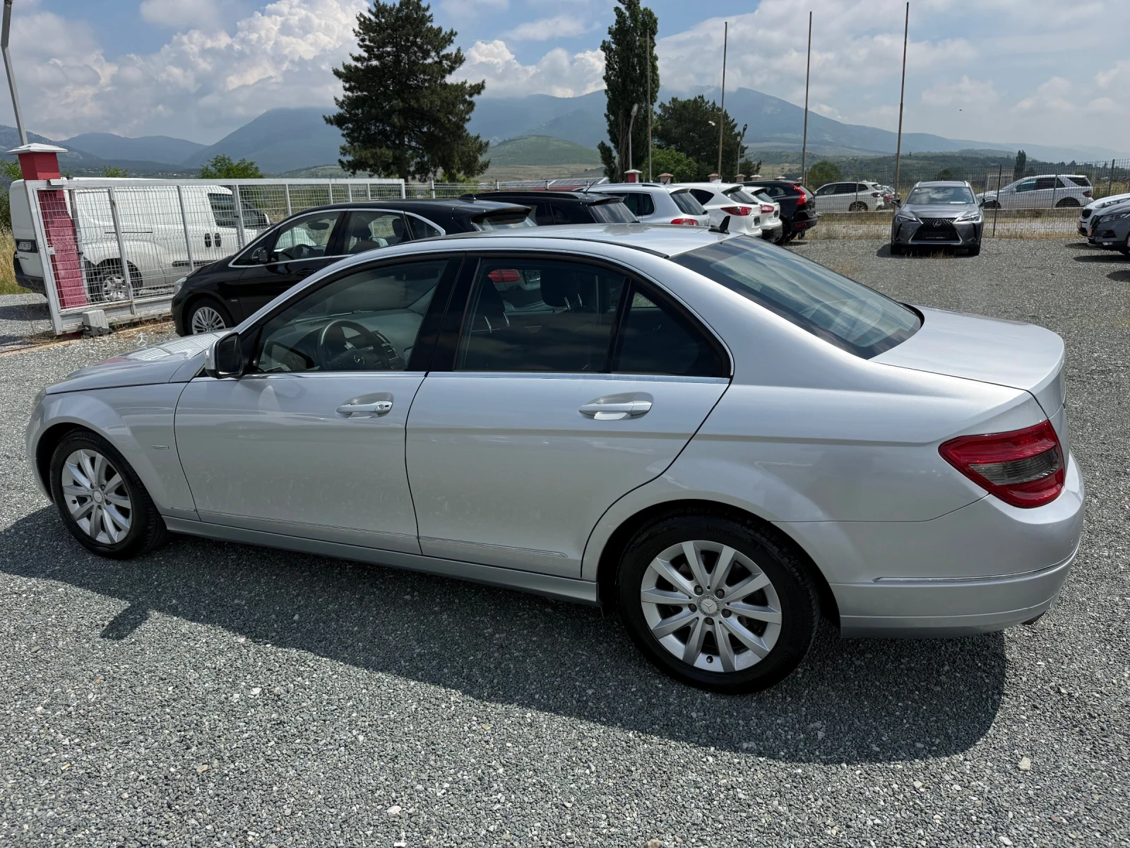 Mercedes-Benz C 180 (KATO НОВА), снимка 9 - Автомобили и джипове - 54765979