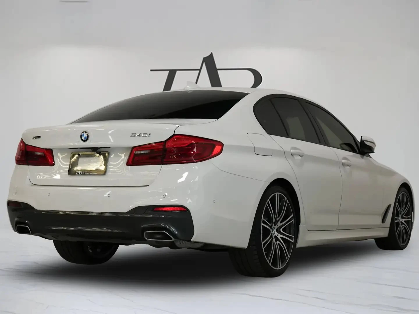 BMW 540 i M Sport ЦЕНА ДО БЪЛГАРИЯ АВТОКРЕДИТ, снимка 6 - Автомобили и джипове - 55559628