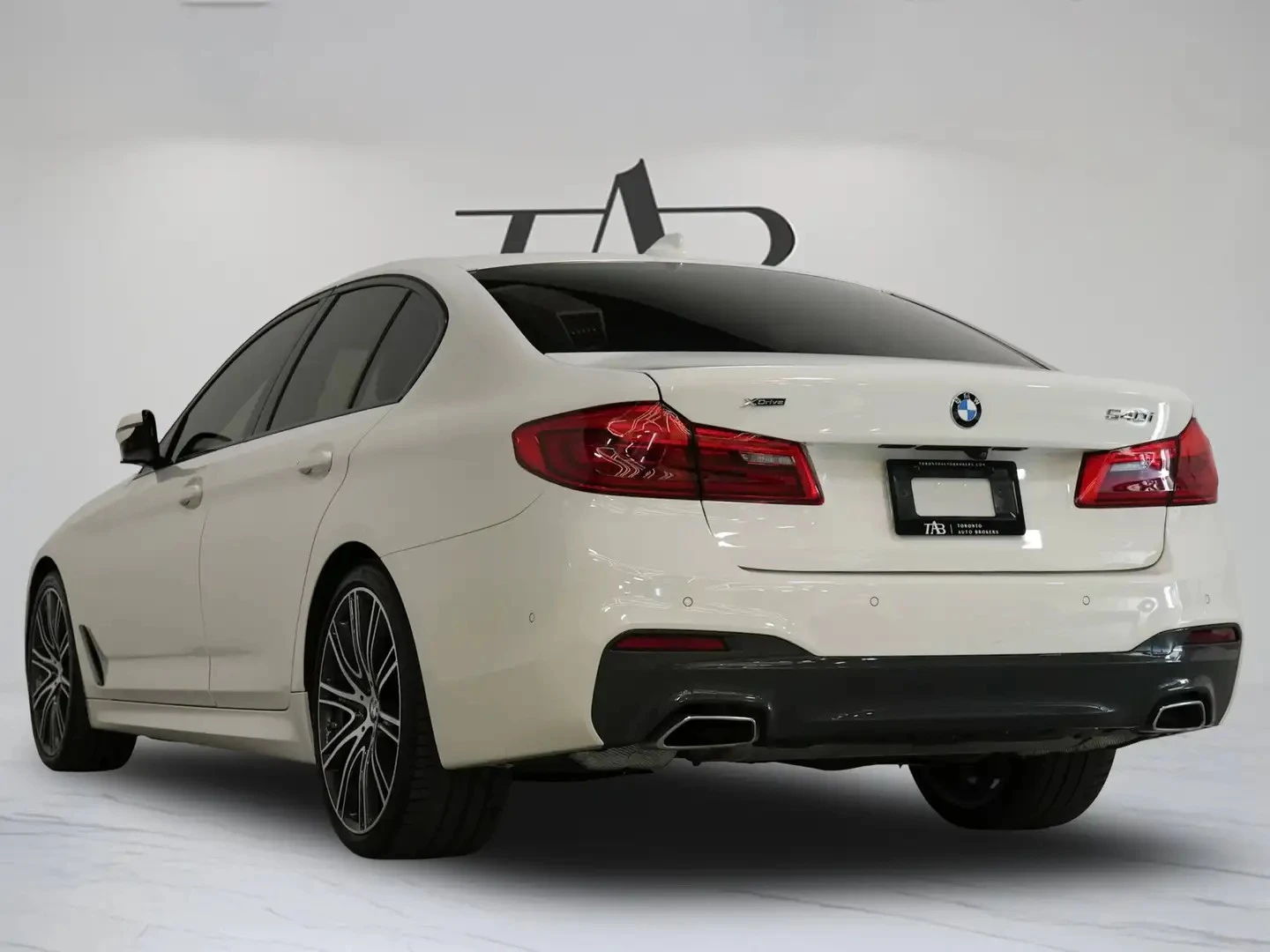 BMW 540 i M Sport ЦЕНА ДО БЪЛГАРИЯ АВТОКРЕДИТ, снимка 4 - Автомобили и джипове - 55559628