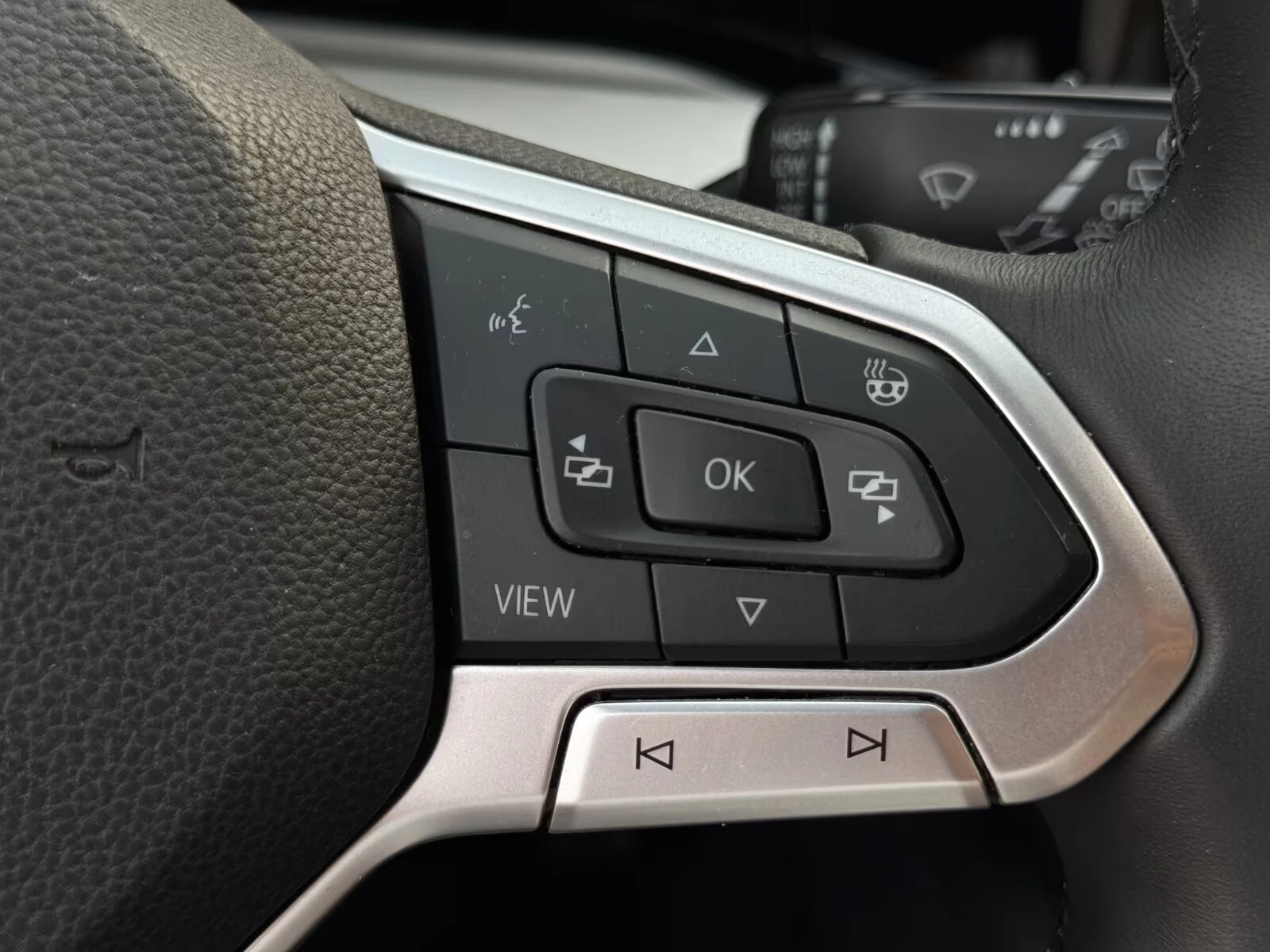 VW Golf Variant VIII 2.0 TDI ACC KeyStart PDC SzH Lane 6sp, снимка 12 - Автомобили и джипове - 55789794