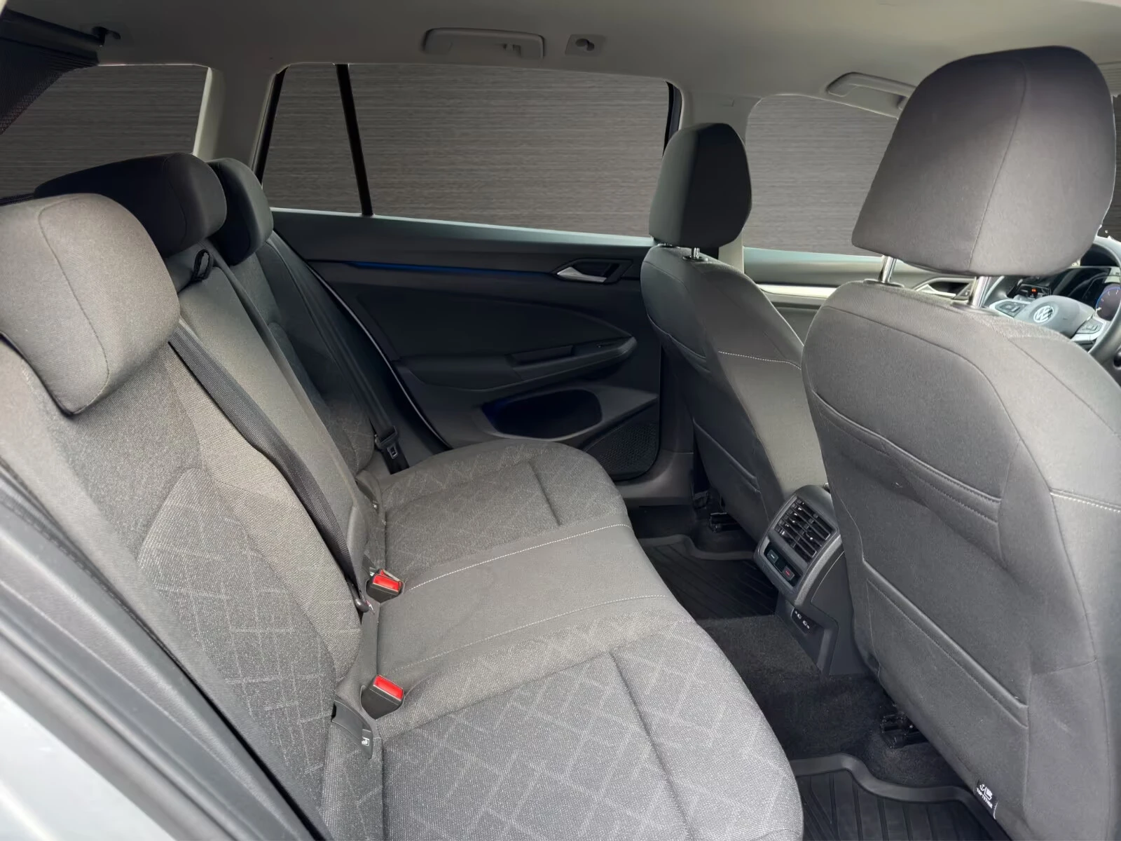 VW Golf Variant VIII 2.0 TDI ACC KeyStart PDC SzH Lane 6sp, снимка 8 - Автомобили и джипове - 55789794