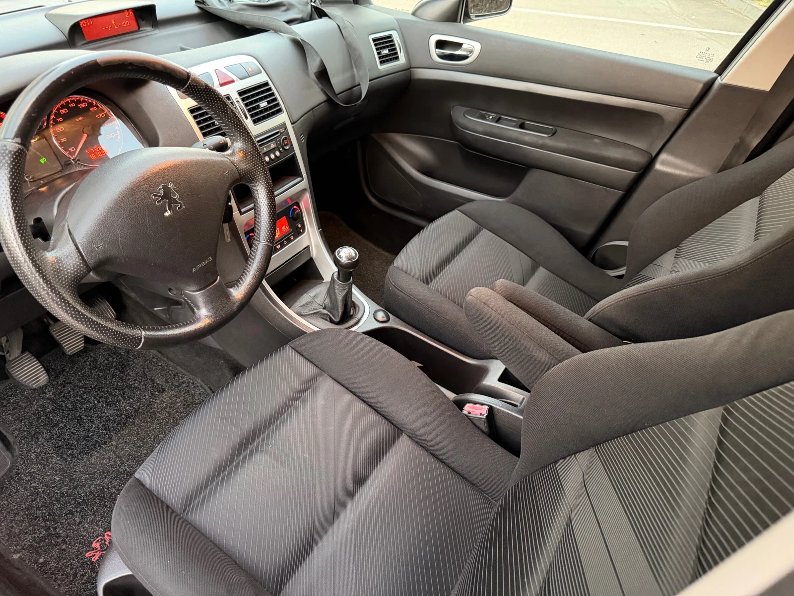 Peugeot 307 HDI, снимка 8 - Автомобили и джипове - 55838616