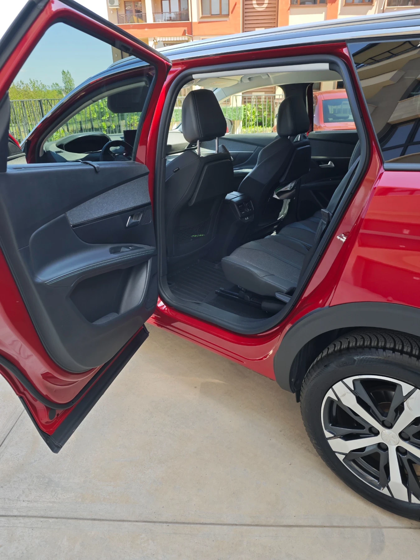 Peugeot 5008, снимка 7 - Автомобили и джипове - 55957372