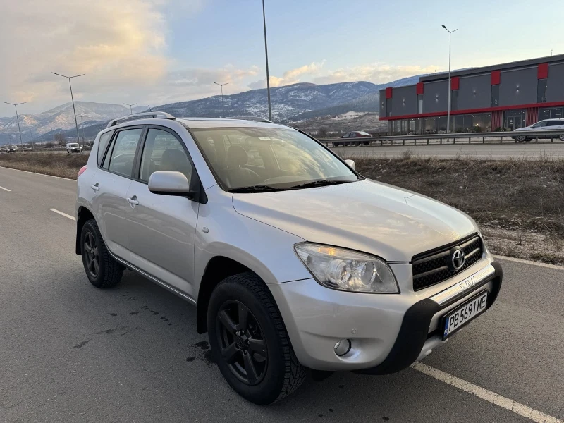 Toyota Rav4 2.0 ГАЗ ПЕРФЕКТНА, снимка 3 - Автомобили и джипове - 49199420