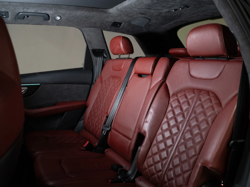Audi SQ7 PREMIUM PLUS / 7 SEATS / BANG & OLUFSEN, снимка 10 - Автомобили и джипове - 52643741