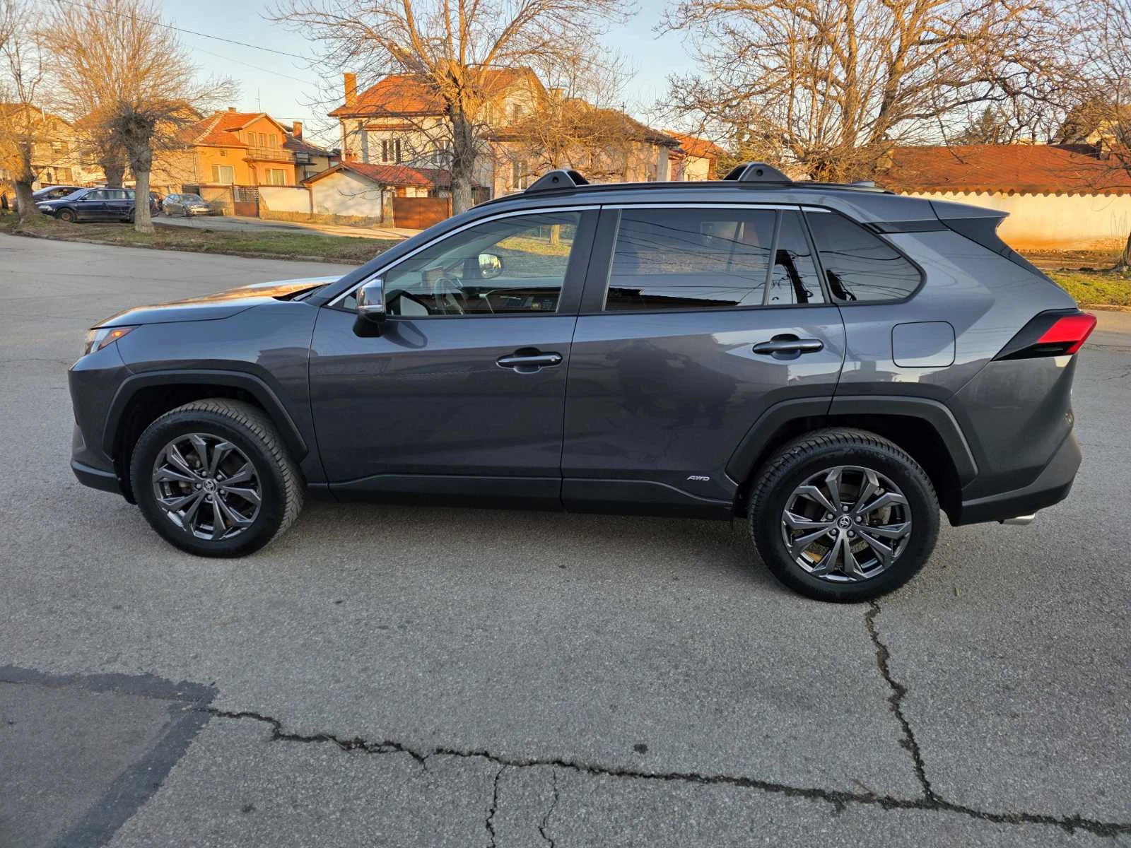 Toyota Rav4 XLE HYBRID PREMIUM AWD - изображение 5