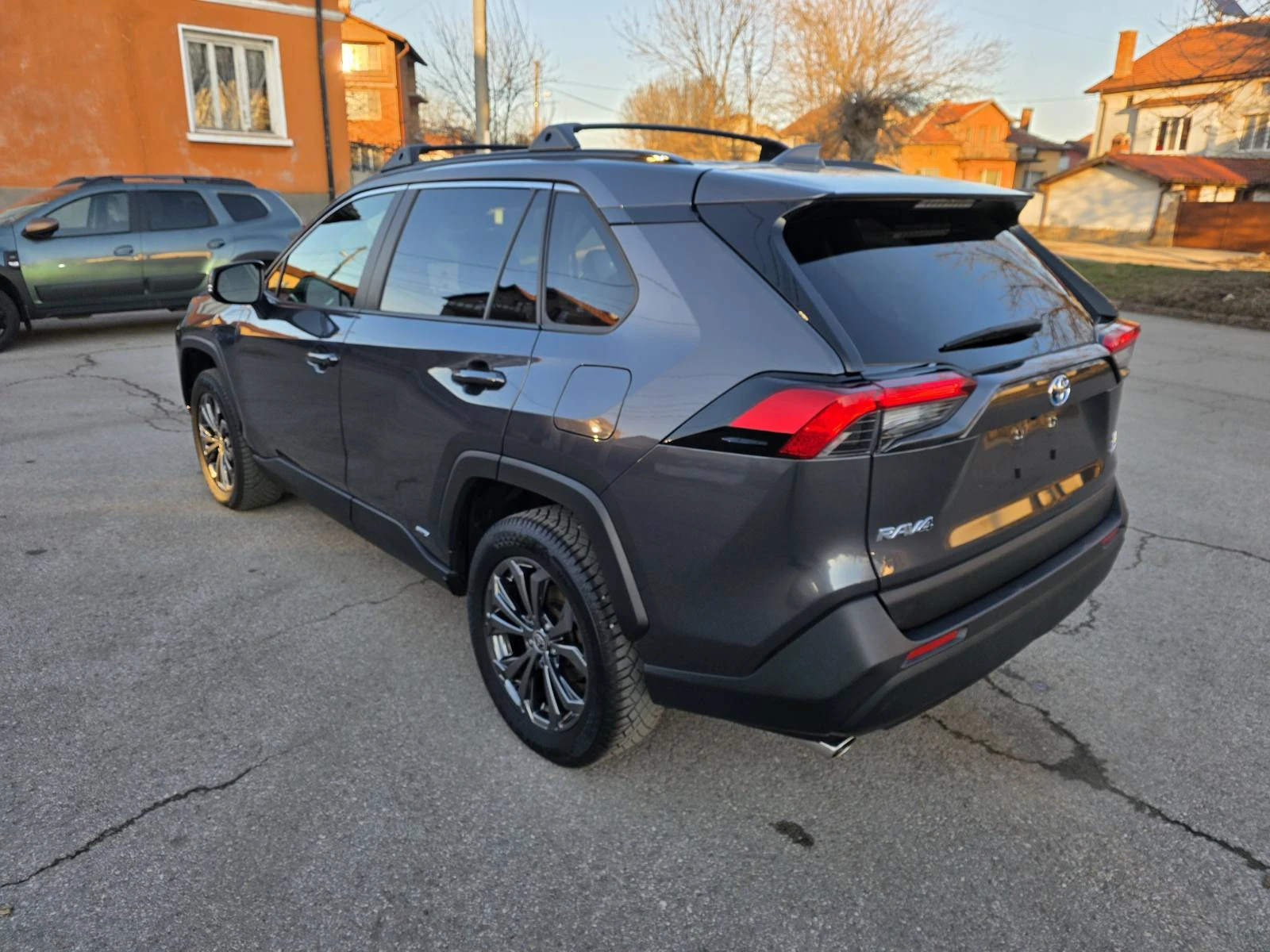 Toyota Rav4 XLE HYBRID PREMIUM AWD - изображение 4