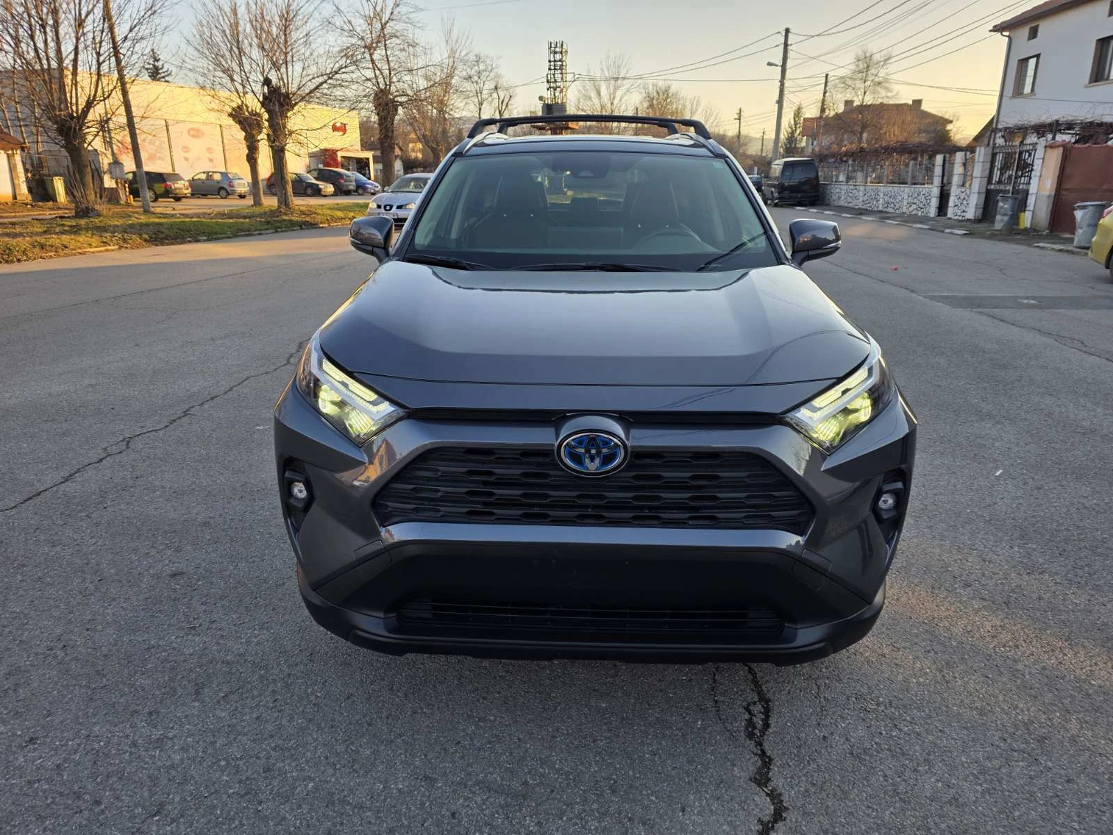 Toyota Rav4 XLE HYBRID PREMIUM AWD - изображение 7