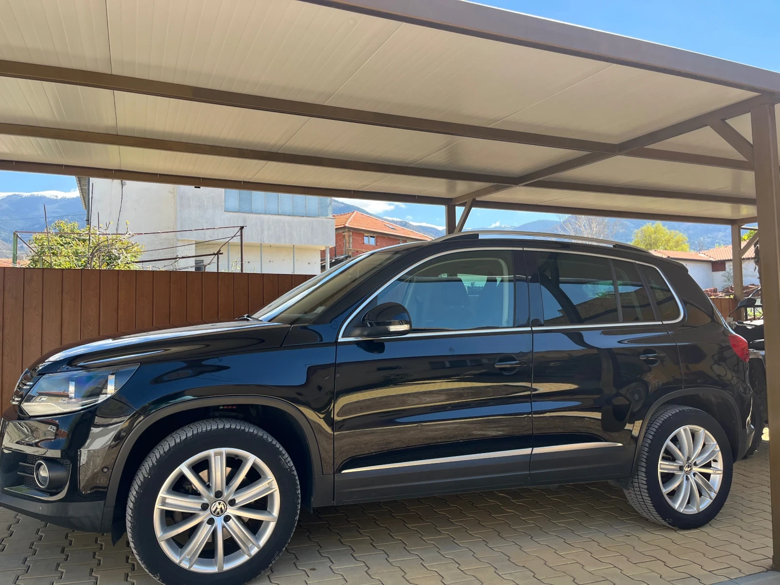 VW Tiguan 2.0tdi 140k 4x4 panorama, снимка 16 - Автомобили и джипове - 54563620