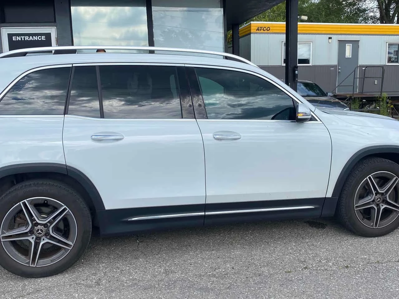 Mercedes-Benz GLB 250 /BURMESTER / 360 / DISTRONIC / CARFAX, снимка 3 - Автомобили и джипове - 55711879