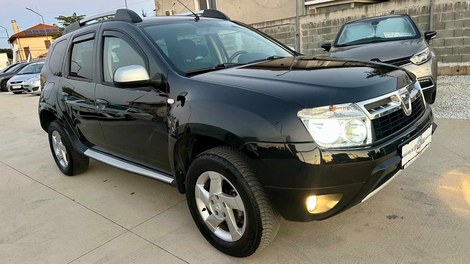 Dacia Duster 1.5dci 6-скорости! Перфектна! , снимка 5 - Автомобили и джипове - 56112603
