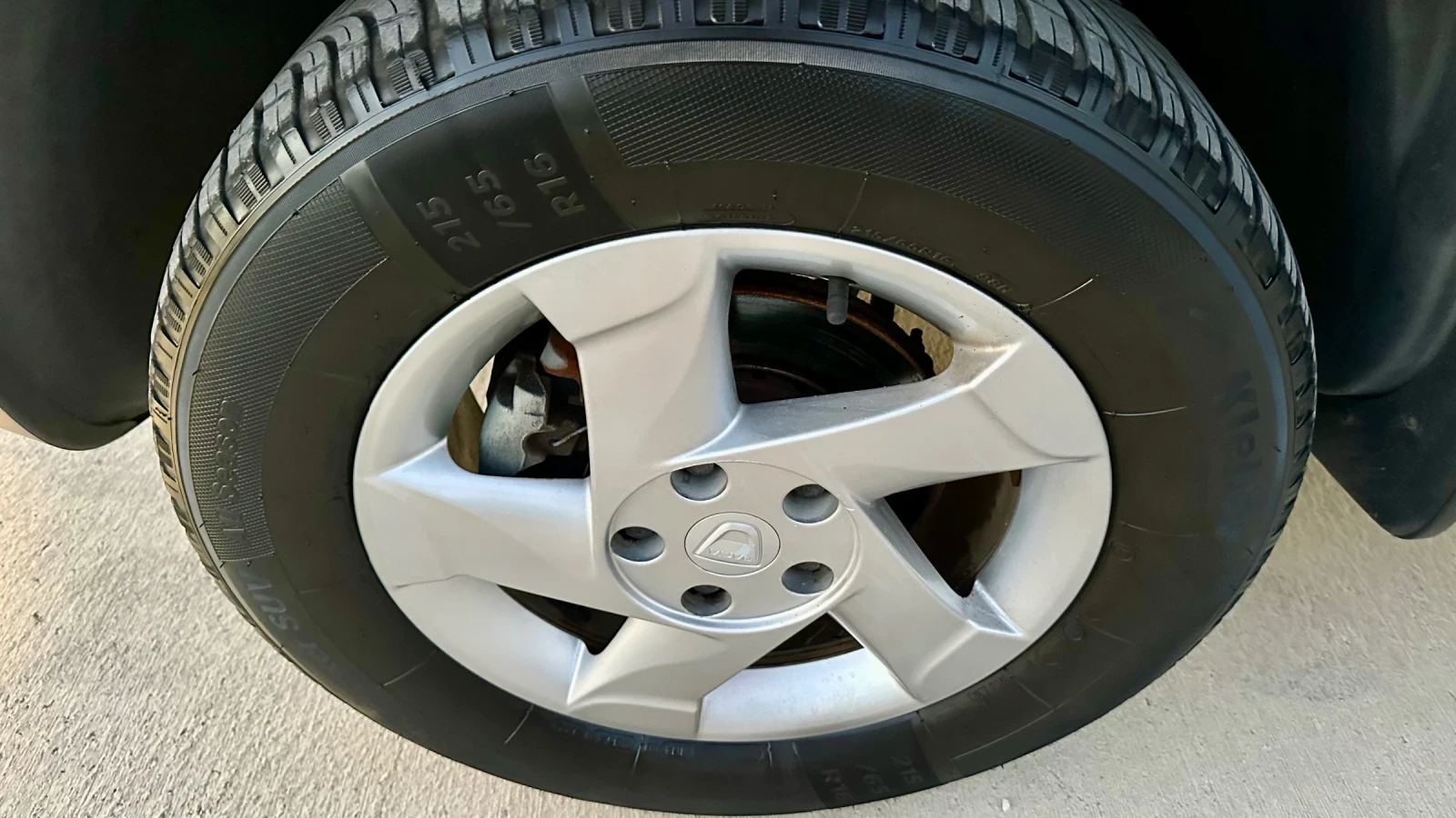Dacia Duster 1.5dci 6-скорости! Перфектна! , снимка 13 - Автомобили и джипове - 56112603