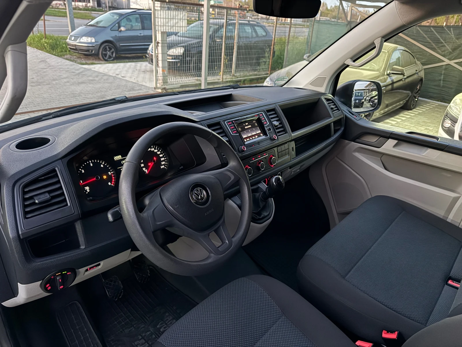 VW T6 2.0TDI 150к.с 9МЕСТА КАТО НОВА, снимка 9 - Бусове и автобуси - 54230852