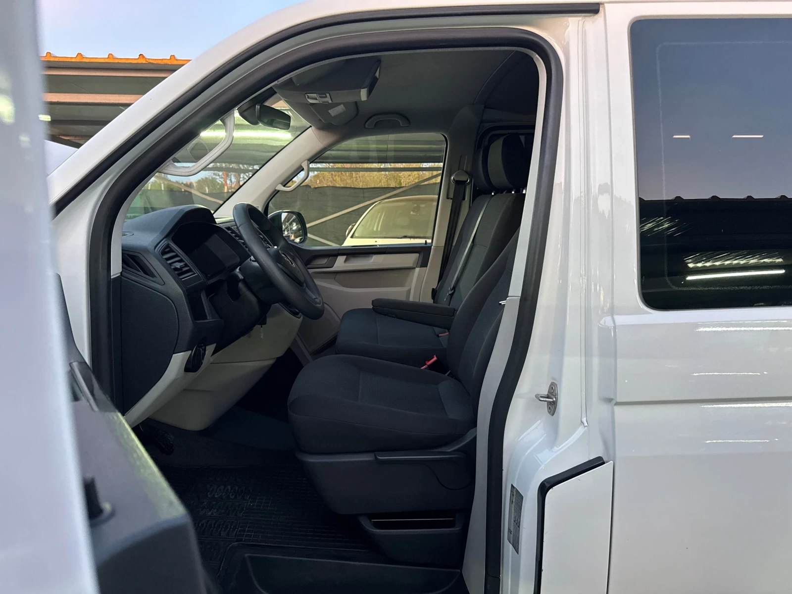 VW T6 2.0TDI 150к.с 9МЕСТА КАТО НОВА, снимка 11 - Бусове и автобуси - 54230852