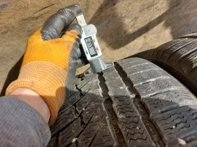 Гуми Зимни 235/40R18, снимка 4