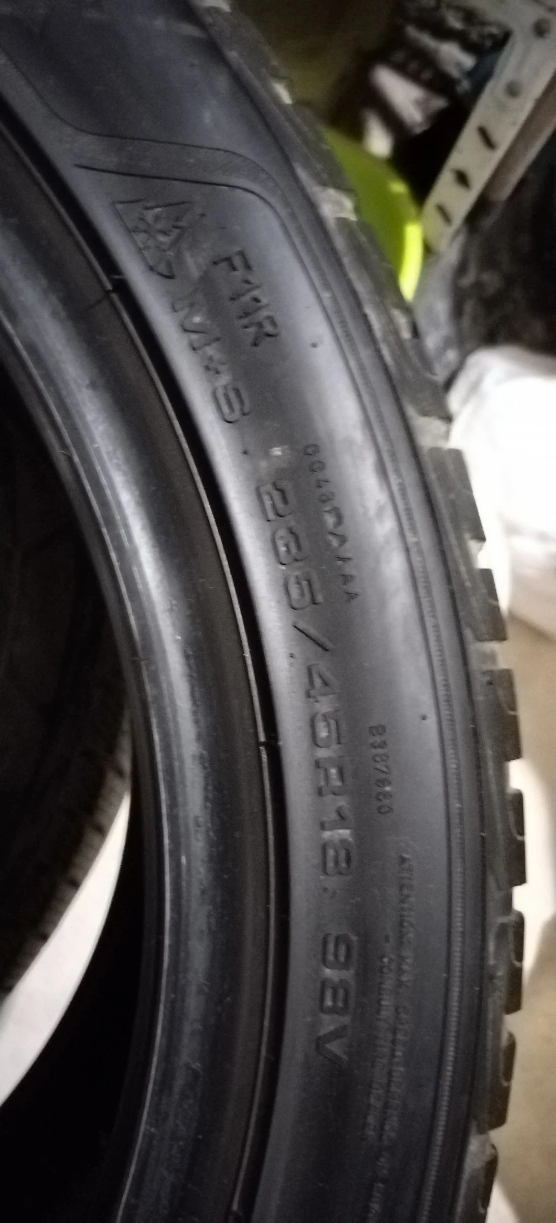 ���� 235/45R18 | Mobile.bg � ����������� 9