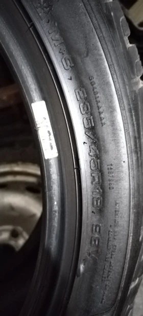 Гуми Зимни 235/45R18, снимка 3 - Гуми и джанти - 53000373