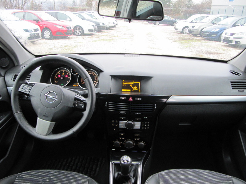 Opel Astra, снимка 10 - Автомобили и джипове - 43710589