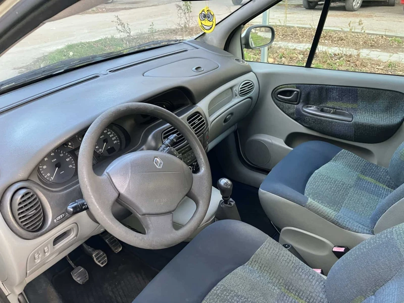 Renault Scenic, снимка 6 - Автомобили и джипове - 49498300