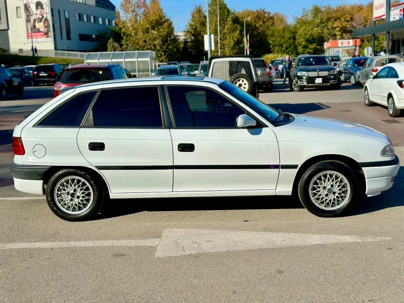 Opel Astra 1.6mi, снимка 2 - Автомобили и джипове - 48513306