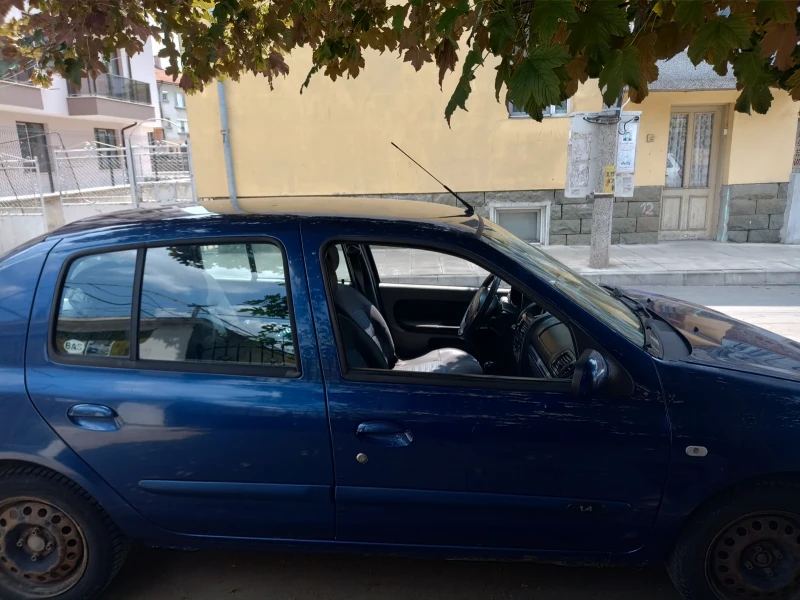 Renault Symbol, снимка 8 - Автомобили и джипове - 52121914