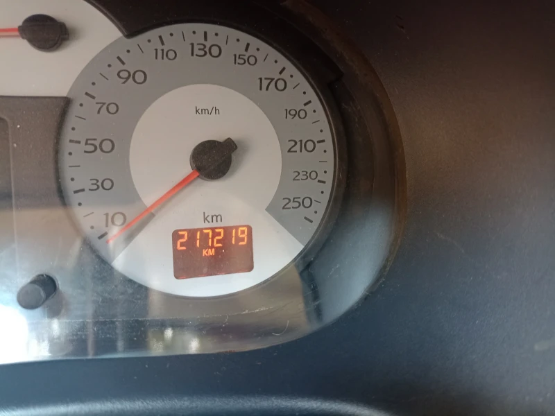 Renault Symbol, снимка 7 - Автомобили и джипове - 52121914