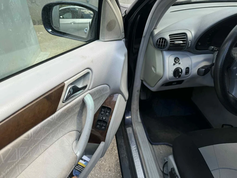 Mercedes-Benz C 220, снимка 3 - Автомобили и джипове - 51969798