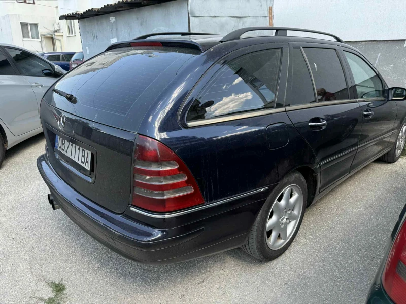 Mercedes-Benz C 220, снимка 4 - Автомобили и джипове - 51969798