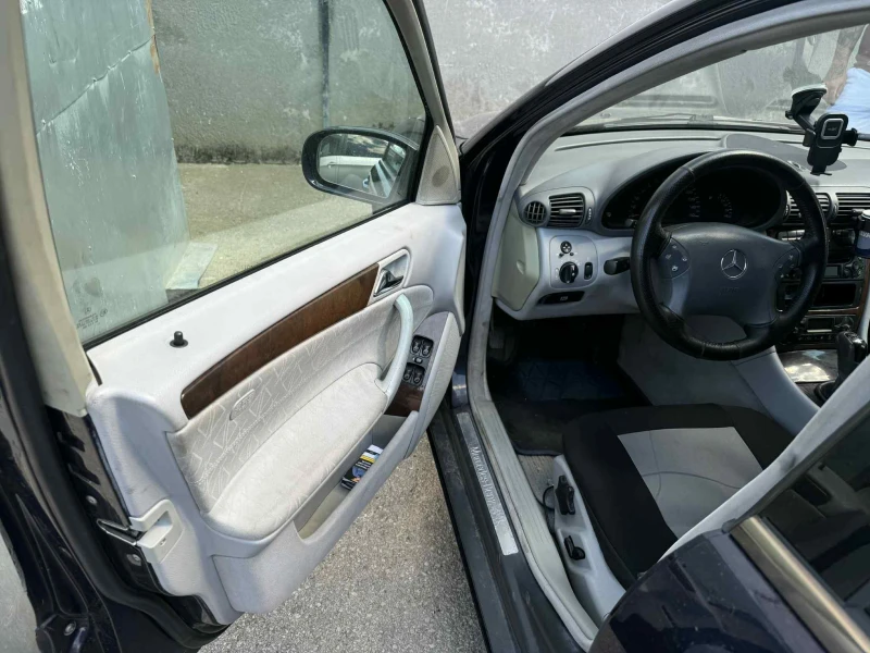 Mercedes-Benz C 220, снимка 7 - Автомобили и джипове - 51969798