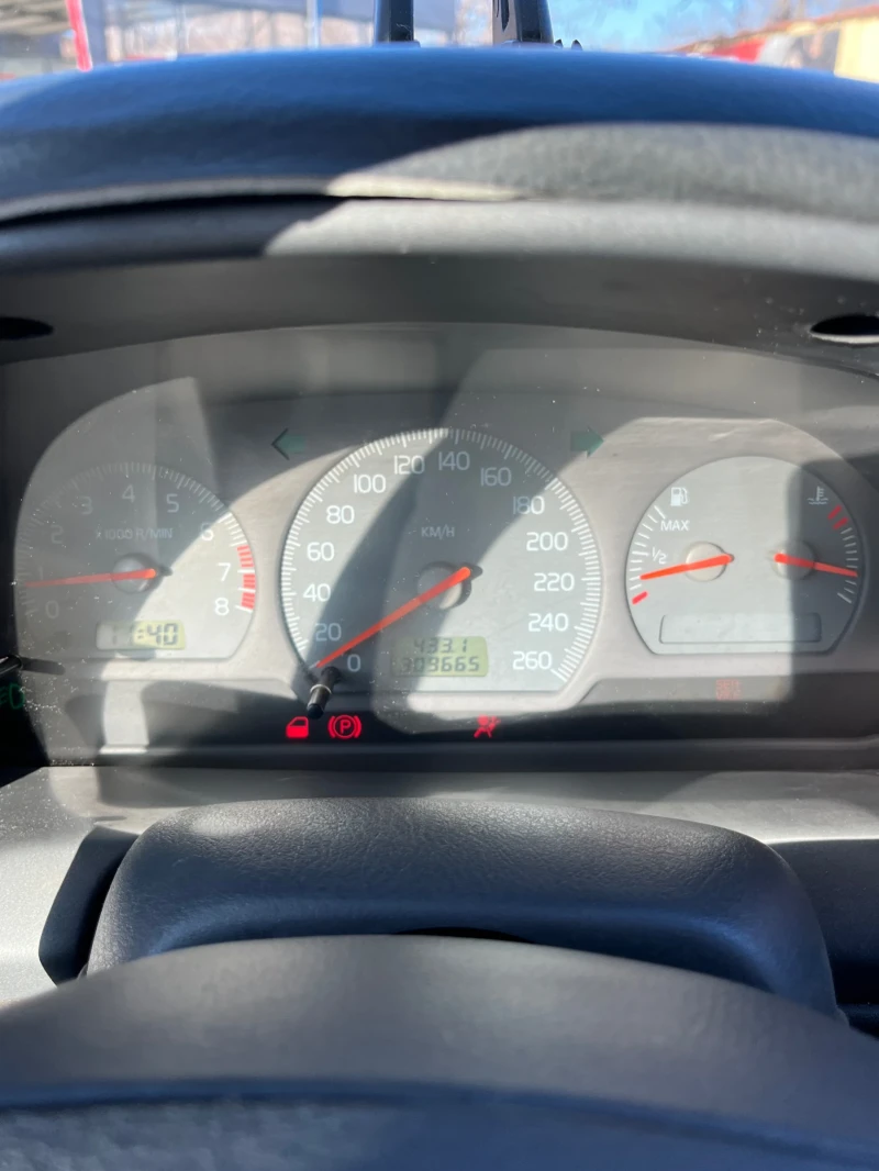 Volvo V40 1.6, снимка 10 - Автомобили и джипове - 52934666